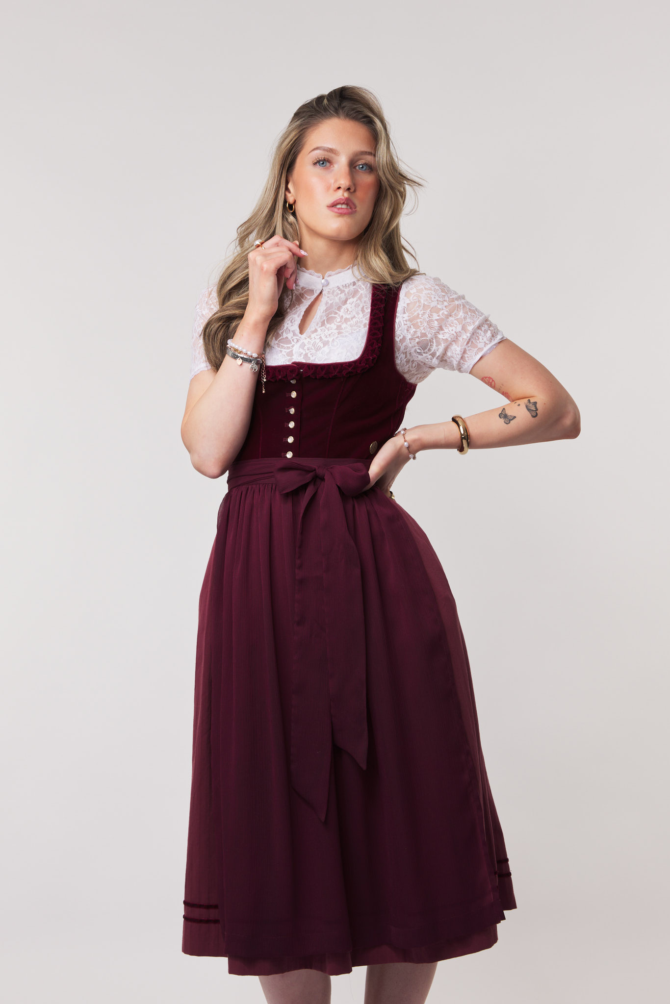 Dirndl rot Fotografie Tirol closeup