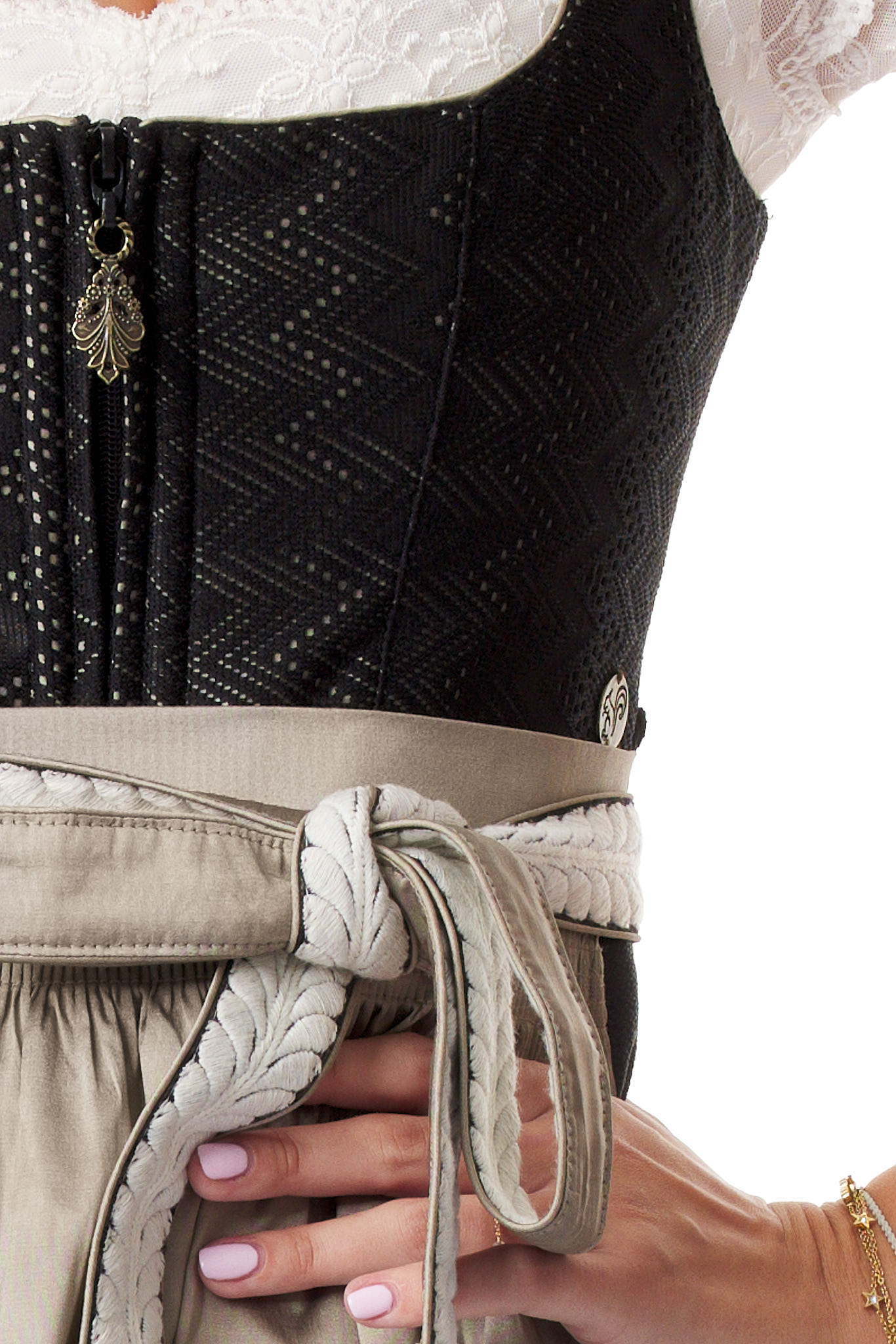 Dirndl Ecommerce Klassisch Closeup Tirol Österreich