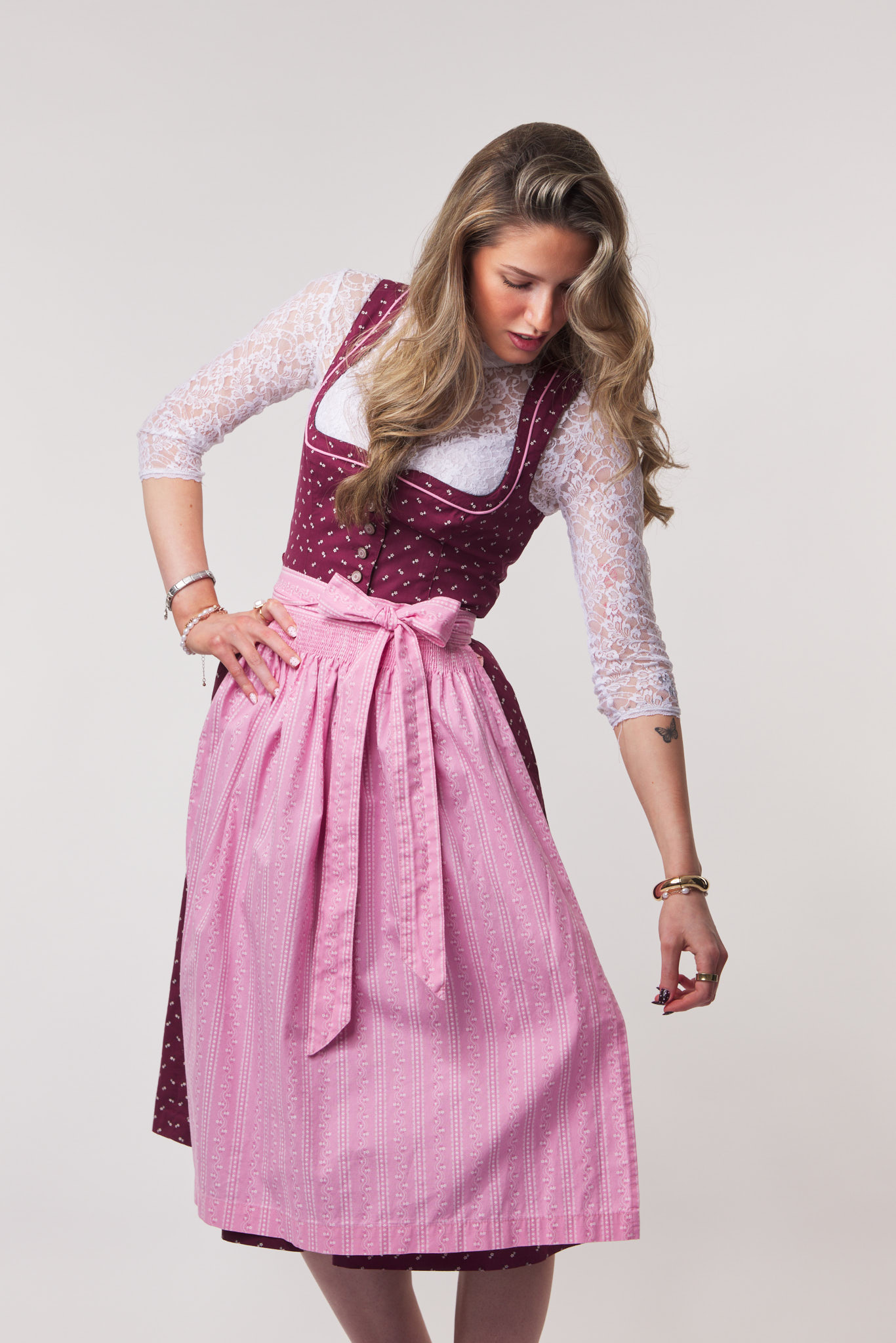 Dirndl Rosa Fotografie Tirol closeup